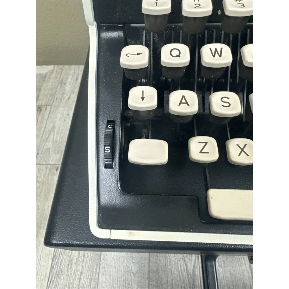 Remington Monarch 1 Typewriter Sperry Rand Portable Wht W Case Mid Century Rare